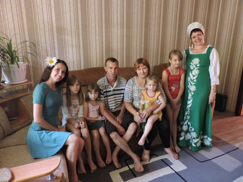 В День семьи, любви и верности к новотройчанам приезжала русская красавица